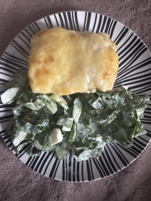 Жульен с курицей и салат с черемшой